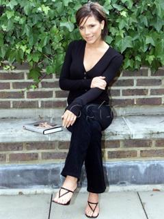Victoria Beckham feet photo thumbnail