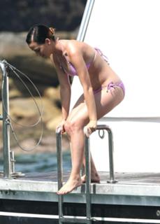 Katy Perry feet photo thumbnail