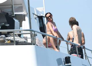 Katy Perry feet photo thumbnail