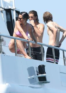 Katy Perry feet photo thumbnail