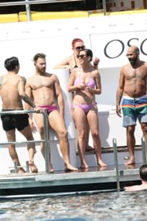 Katy Perry feet photo thumbnail