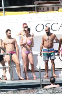 Katy Perry feet photo thumbnail