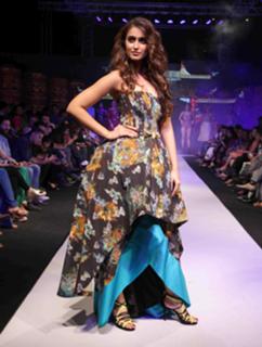 Ileana D'Cruz feet photo thumbnail