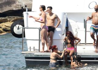 Katy Perry feet photo thumbnail