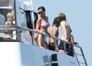 Katy Perry feet photo thumbnail