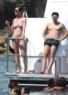 Katy Perry feet photo thumbnail