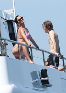 Katy Perry feet photo thumbnail