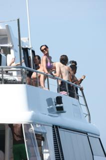 Katy Perry feet photo thumbnail