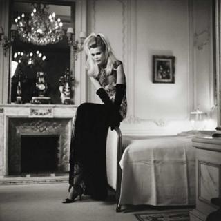 Claudia Schiffer feet photo thumbnail