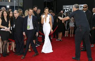 Kate Beckinsale feet photo thumbnail