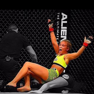 Paige VanZant feet photo thumbnail