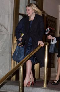 Dakota Fanning feet photo thumbnail