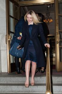 Dakota Fanning feet photo thumbnail