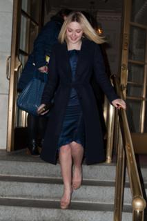 Dakota Fanning feet photo thumbnail