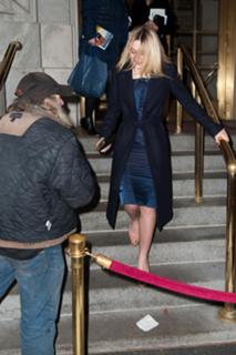 Dakota Fanning feet photo thumbnail