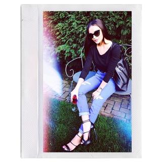 Amy Jackson feet photo thumbnail