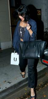 Vanessa Hudgens feet photo thumbnail