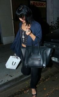 Vanessa Hudgens feet photo thumbnail
