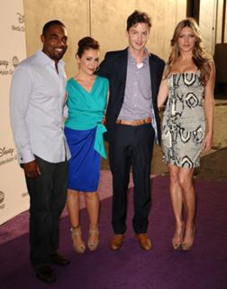 Alyssa Milano feet photo thumbnail