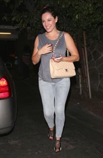 Kelly Brook feet photo thumbnail