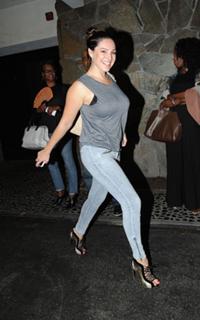 Kelly Brook feet photo thumbnail