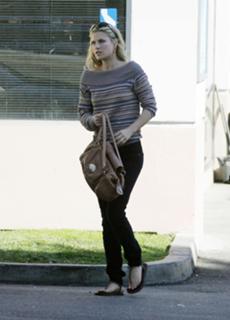 Ali Larter feet photo thumbnail