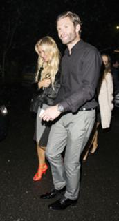 Denise Van Outen feet photo thumbnail