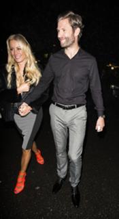 Denise Van Outen feet photo thumbnail