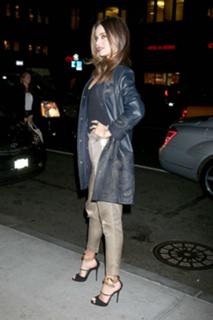 Miranda Kerr feet photo thumbnail