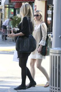 Amy Smart feet photo thumbnail