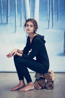 Taylor Hill feet photo thumbnail