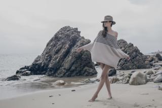 Taylor Hill feet photo thumbnail