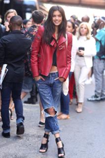 Sara Sampaio feet photo thumbnail