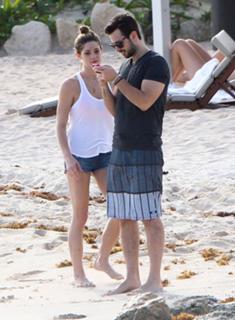 Ashley Greene feet photo thumbnail