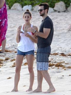 Ashley Greene feet photo thumbnail