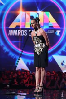 Katy Perry feet photo thumbnail