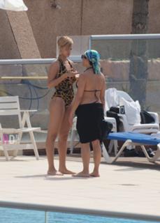 Rihanna feet photo thumbnail