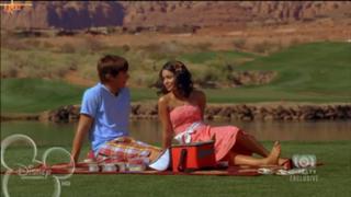 Vanessa Hudgens feet photo thumbnail