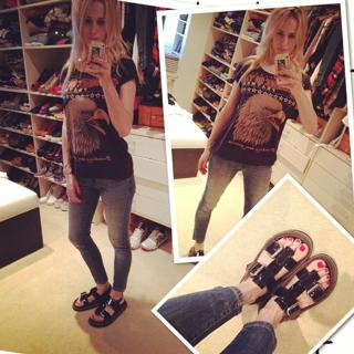 Julieta Prandi feet photo thumbnail