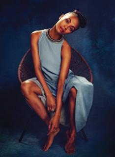 Zoe Saldana feet photo thumbnail