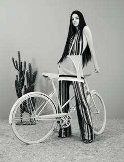 Kendall Jenner feet photo thumbnail
