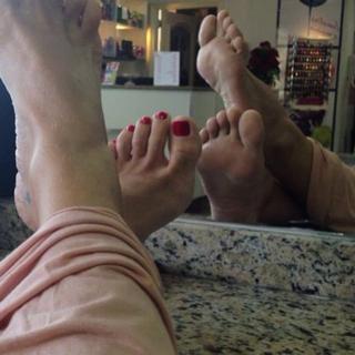 Franciely Freduzeski feet photo thumbnail