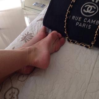 Franciely Freduzeski feet photo thumbnail