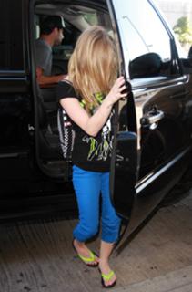 Avril Lavigne feet photo thumbnail