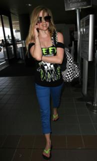 Avril Lavigne feet photo thumbnail