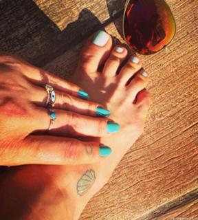 Flávia Alessandra feet photo thumbnail