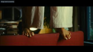 Halle Berry feet photo thumbnail