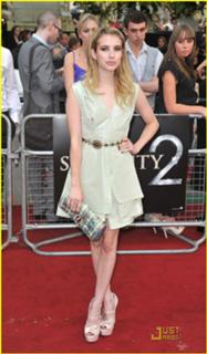 Emma Roberts feet photo thumbnail
