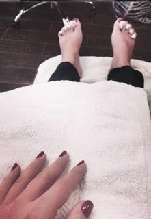 Angela Kinsey feet photo thumbnail