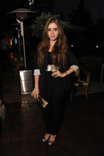 Lily Collins feet photo thumbnail